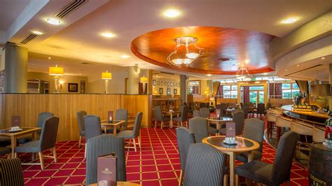 TULLAMORE COURT HOTEL .